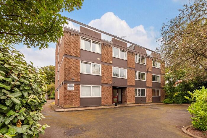2 Bedroom Flat To Rent In Hershell Court, Upper Richmond Road West, London, SW14