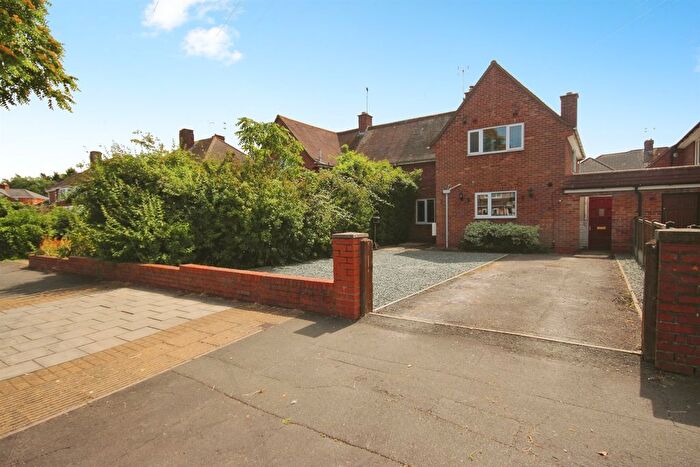 3 Bedroom Semi-Detached House For Sale In Grosvenor Road, Leamington Spa, CV31