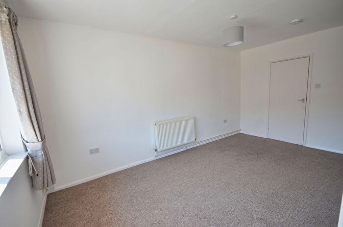 1 Bedroom Flat For Sale In Dahlia Road, Kettering, NN16