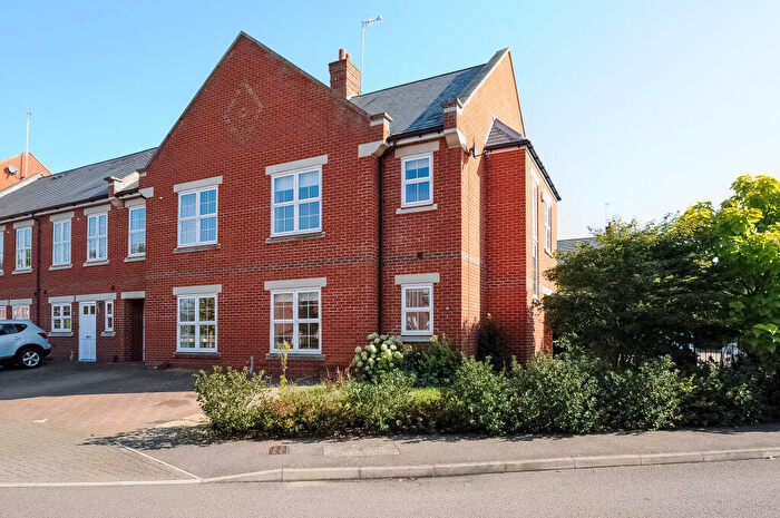 3 Bedroom End Of Terrace House For Sale In Beningfield Drive, St. Albans, AL2