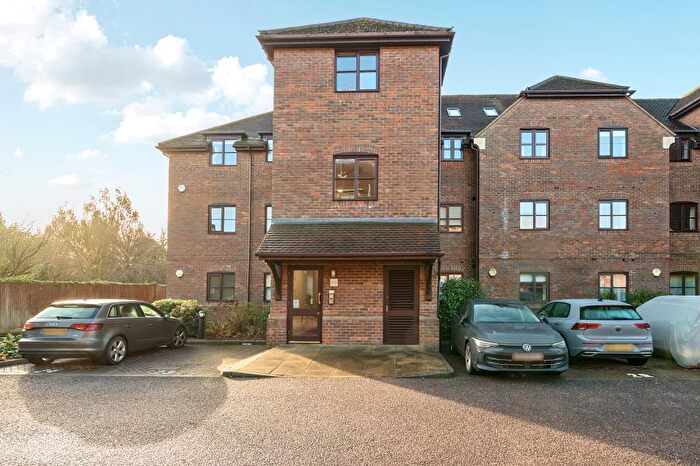 2 Bedroom Apartment To Rent In Newbury, Berkshire, RG14
