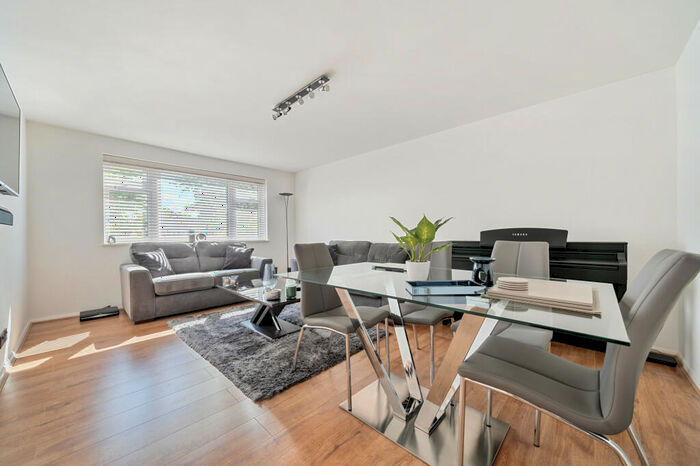 1 Bedroom Flat For Sale In Myddelton Park, Whetstone, N20