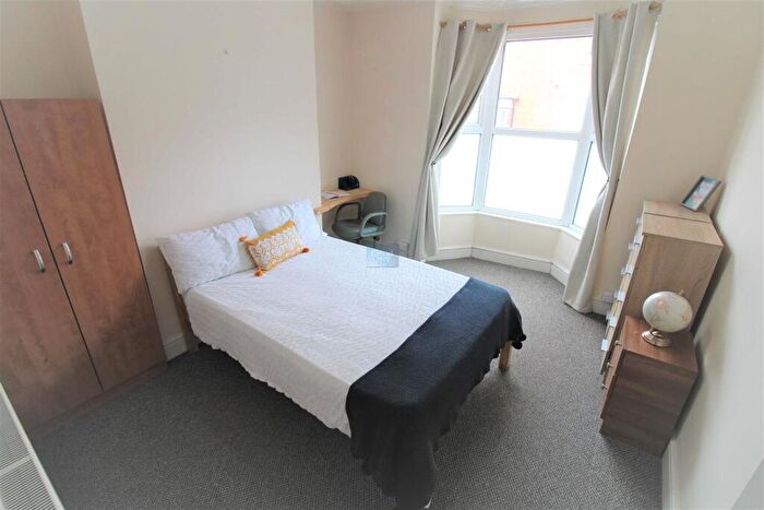 3 Bedroom Terraced House To Rent In South Parade - Student House - /, LN1