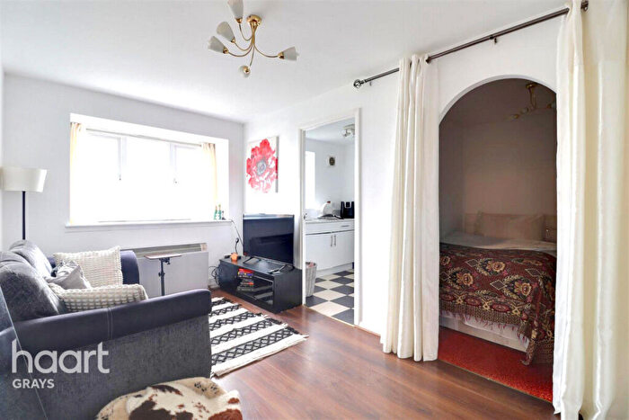 1 Bedroom Flat To Rent In Lewes Close, Grays, RM17