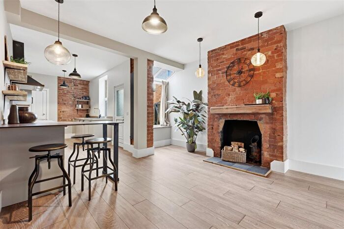 3 Bedroom Terraced House For Sale In Gloucester Road, Chesterfield, S41