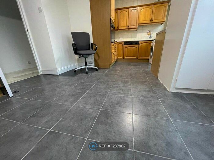 3 Bedroom Bungalow To Rent In Merrivale Avenue, Redbridge IG4