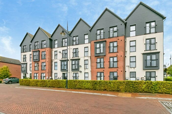 2 Bedroom Flat For Sale In Cei Tir Y Castell, Barry, CF63