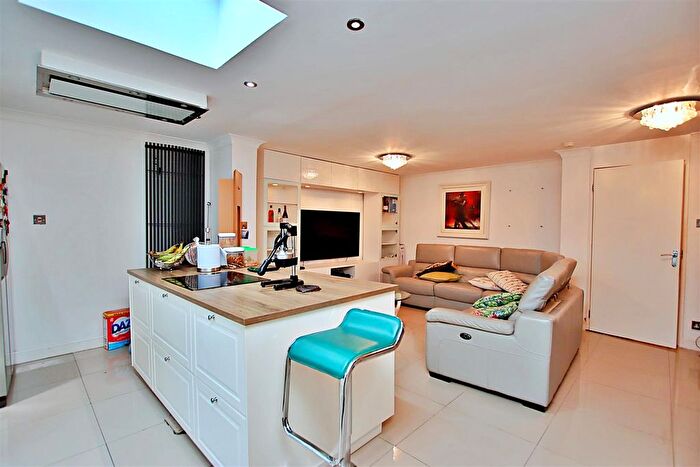 3 Bedroom End Terrace House For Sale In Dales Path, Farriers Way, Borehamwood, WD6