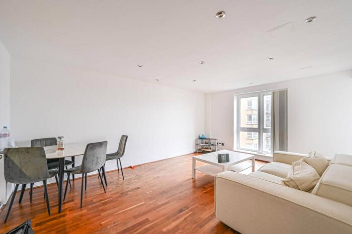 2 Bedroom Flat To Rent In Studley Court, Canary Wharf, London, E14