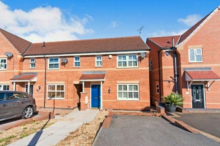 3 Bedroom Town House To Rent In Oxclose Park View, Sheffield, S20