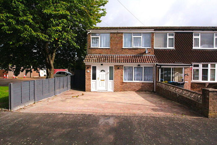 3 Bedroom Semi Detached House To Rent In Skipwith Close, CV23