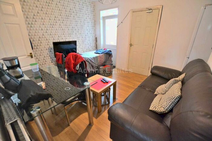 3 Bedroom Terraced House To Rent In Gosbrook Road, Caversham, RG4