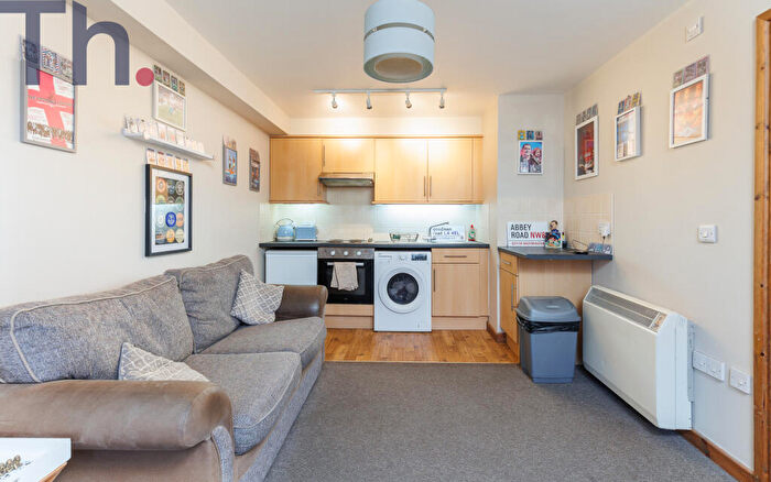1 Bedroom Flat For Sale In Newport, Isle Of Wight, PO30
