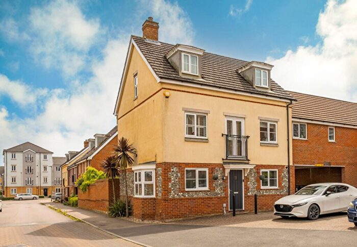 4 Bedroom Link Detached House For Sale In Woodpecker Way, Costessey, NR8