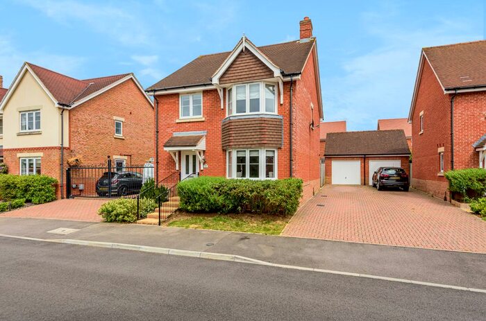 4 Bedroom Detached House To Rent In Columba Gardens, Wokingham, RG40
