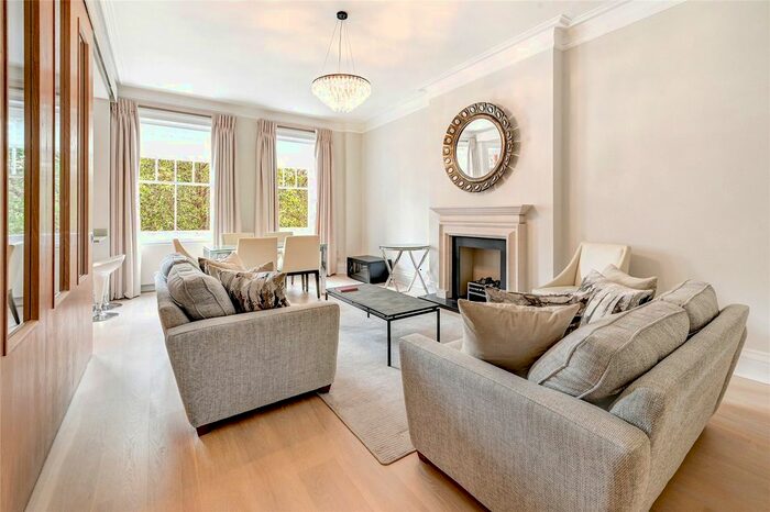 3 Bedroom Flat To Rent In Cadogan Square, Knightsbridge, SW1X