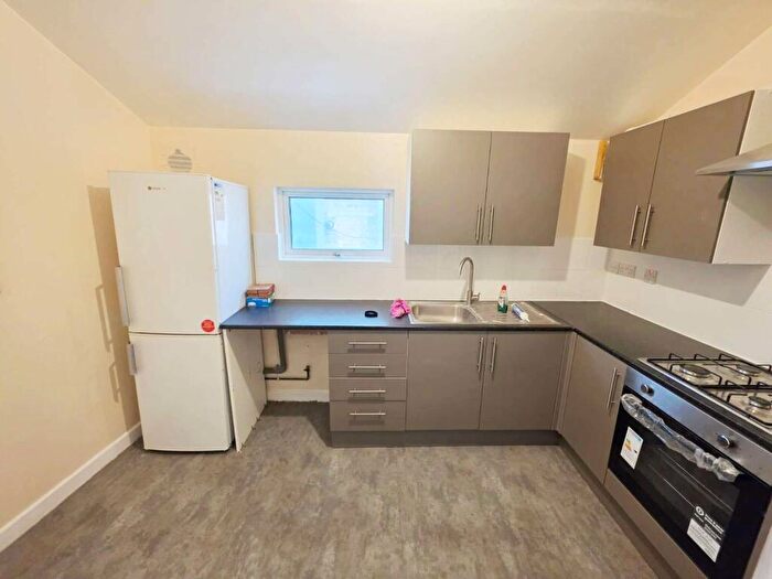 3 Bedroom Flat To Rent In High Street North, East Ham, Newham, London, E6