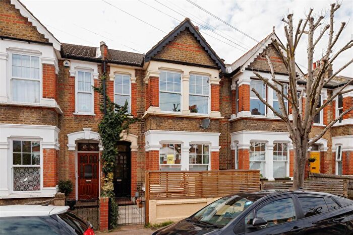 2 Bedroom Flat For Sale In Beacontree Road, Leytonstone, E11