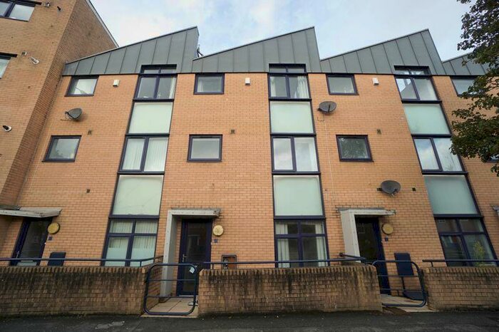 3 Bedroom Mews To Rent In Chichester Road South, Hulme, M15