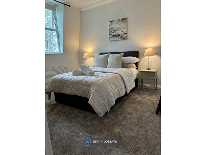 2 Bedroom Flat To Rent In Chinegate Manor, Bournemouth, BH1