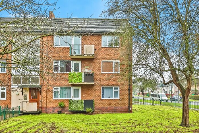 2 Bedroom Flat For Sale In Rochester Walk, Clifton, Nottingham, NG11