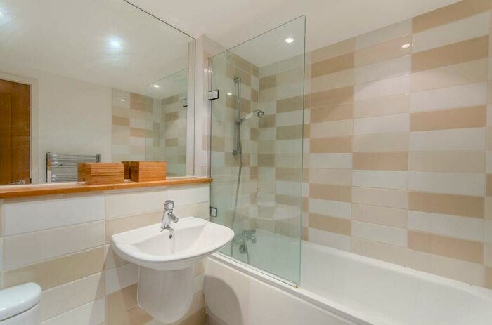 1 Bedroom Flat To Rent In Tollington Road, Lower Holloway, London, N7