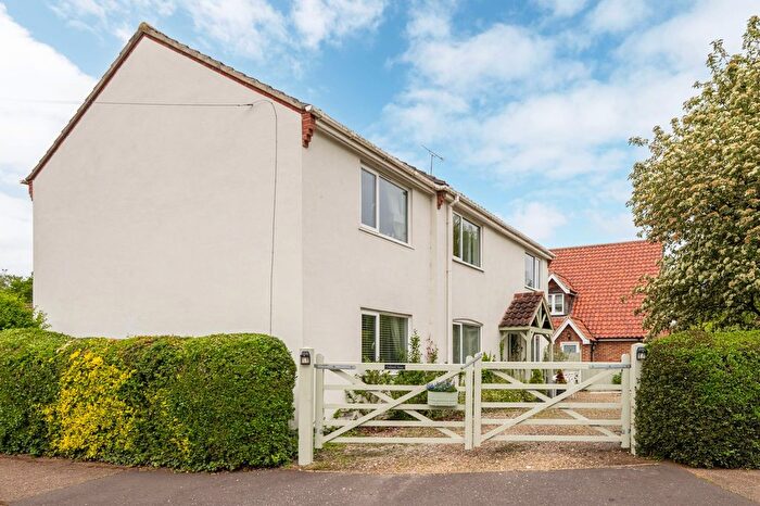 5 Bedroom Detached House For Sale In Tavern Close, Beetley, NR20