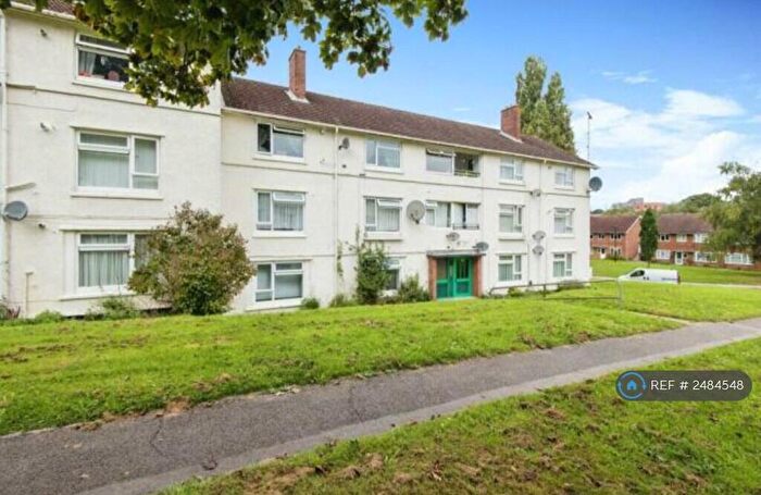 3 Bedroom Flat To Rent In Wellow Close, Southampton, SO18