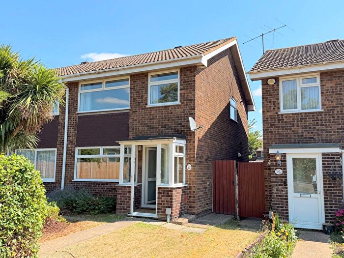 3 Bedroom Semi-Detached House To Rent In The Links, Kempston, Bedford, MK42