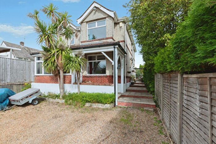 4 Bedroom Detached House For Sale In Kingswell Road, Bournemouth, BH10