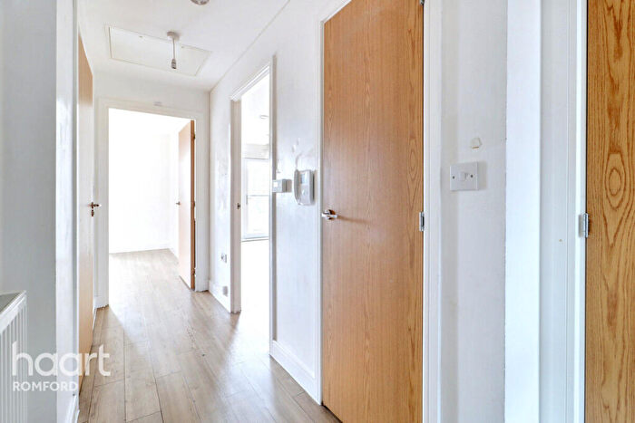 1 Bedroom Apartment For Sale In Arc Court, Romford, RM7