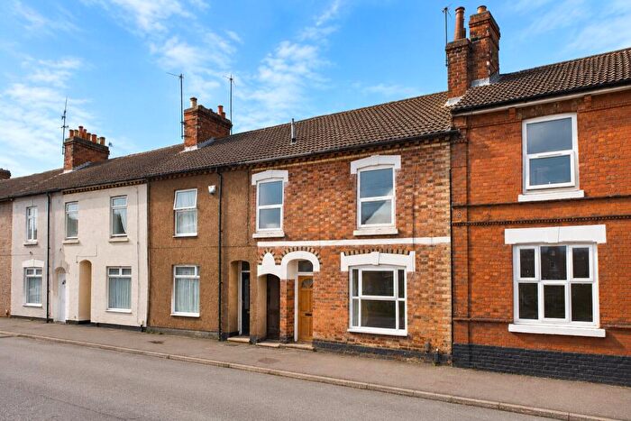 3 Bedroom Terraced House To Rent In Regent Street, Kettering, NN16