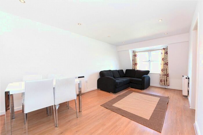 1 Bedroom Flat To Rent In Tower Walk, - Leroy St, London, SE1