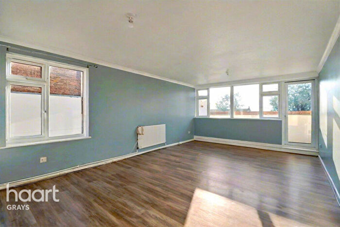3 Bedroom Flat To Rent In Centurion Way, Purfleet, RM19