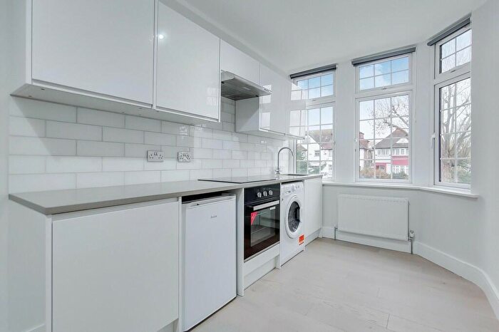 Studio To Rent In Golders Green Road, London, NW11