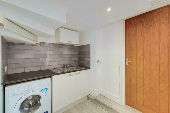 2 Bedroom Flat To Rent In Alexandra Road, Croydon, CR0