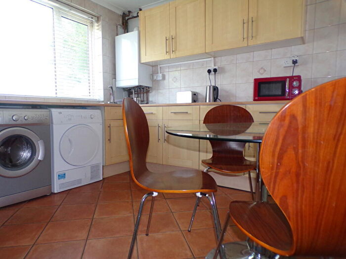 4 Bedroom House To Rent In Avis Square, Stepney, E1