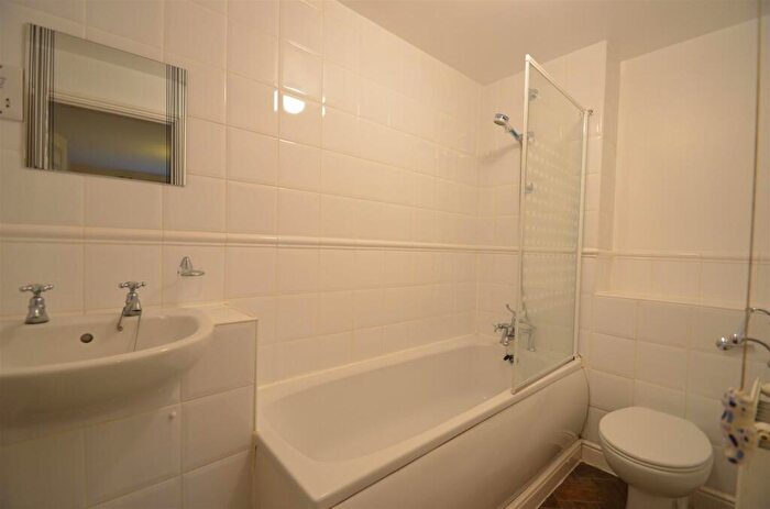 3 Bedroom End Of Terrace House For Sale In Meadow Close, Beeston, SG19