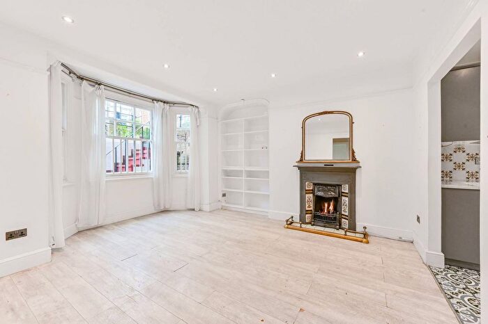 2 Bedroom Flat For Sale In Elgin Avenue, Maida Vale, London, W9