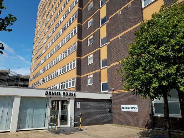 2 Bedroom Flat To Rent In Trinity Road, L20