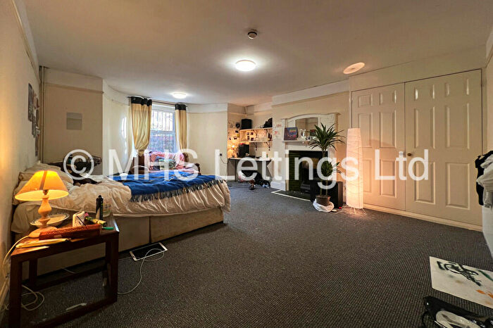 8 Bedroom Terraced House To Rent In Hyde Park Road, Leeds, LS6