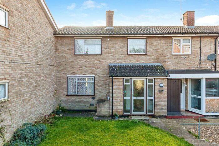 3 Bedroom Terraced House For Sale In Chertsey Rise, Shephall, Stevenage, SG2