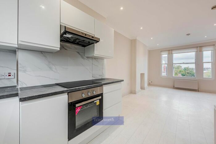 2 Bedroom Flat To Rent In Wandsworth Road, London, SW8
