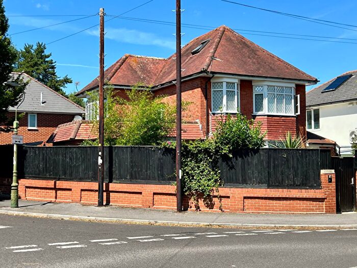 5 Bedroom Detached House For Sale In Haverstock Road, Bournemouth, BH9
