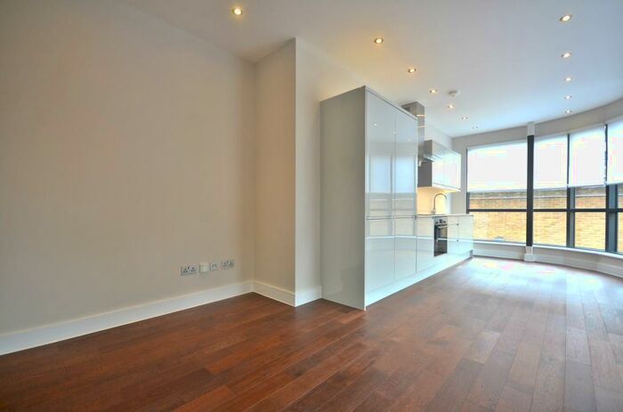 2 Bedroom Apartment To Rent In London Road, Bracknell, RG12