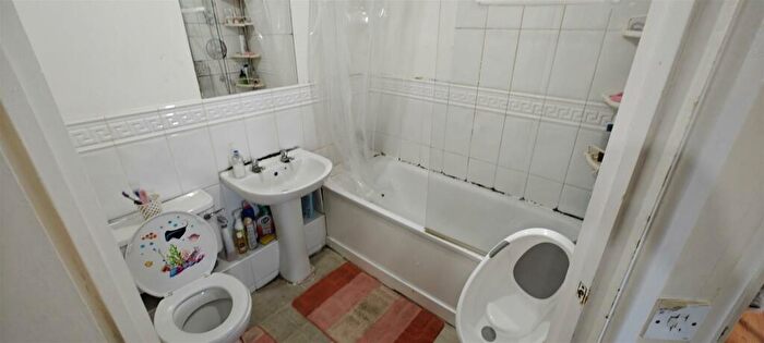 1 Bedroom Flat For Sale In Pentland Close, Edmonton, N9