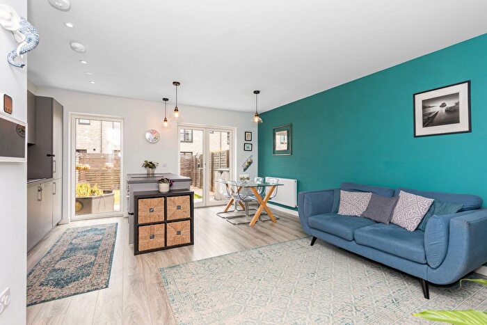 3 Bedroom Town House For Sale In South Carron Crescent, Leith, Edinburgh, EH6