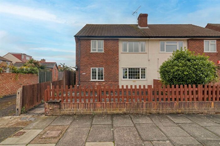 2 Bedroom Maisonette To Rent In Lewis Road, Welling, Kent, DA16