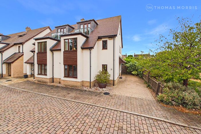 4 Bedroom Semi-Detached House For Sale In Garner Close, Brampton, Huntingdon, Cambridgeshire, PE28