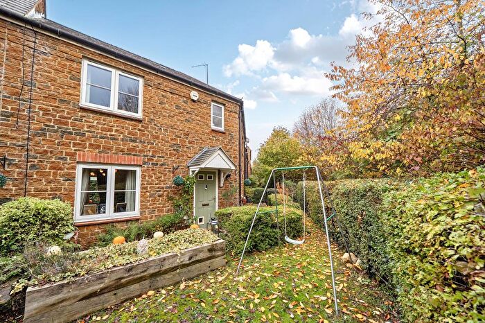 3 Bedroom End Of Terrace House For Sale In Banbury, Oxfordshire, OX16